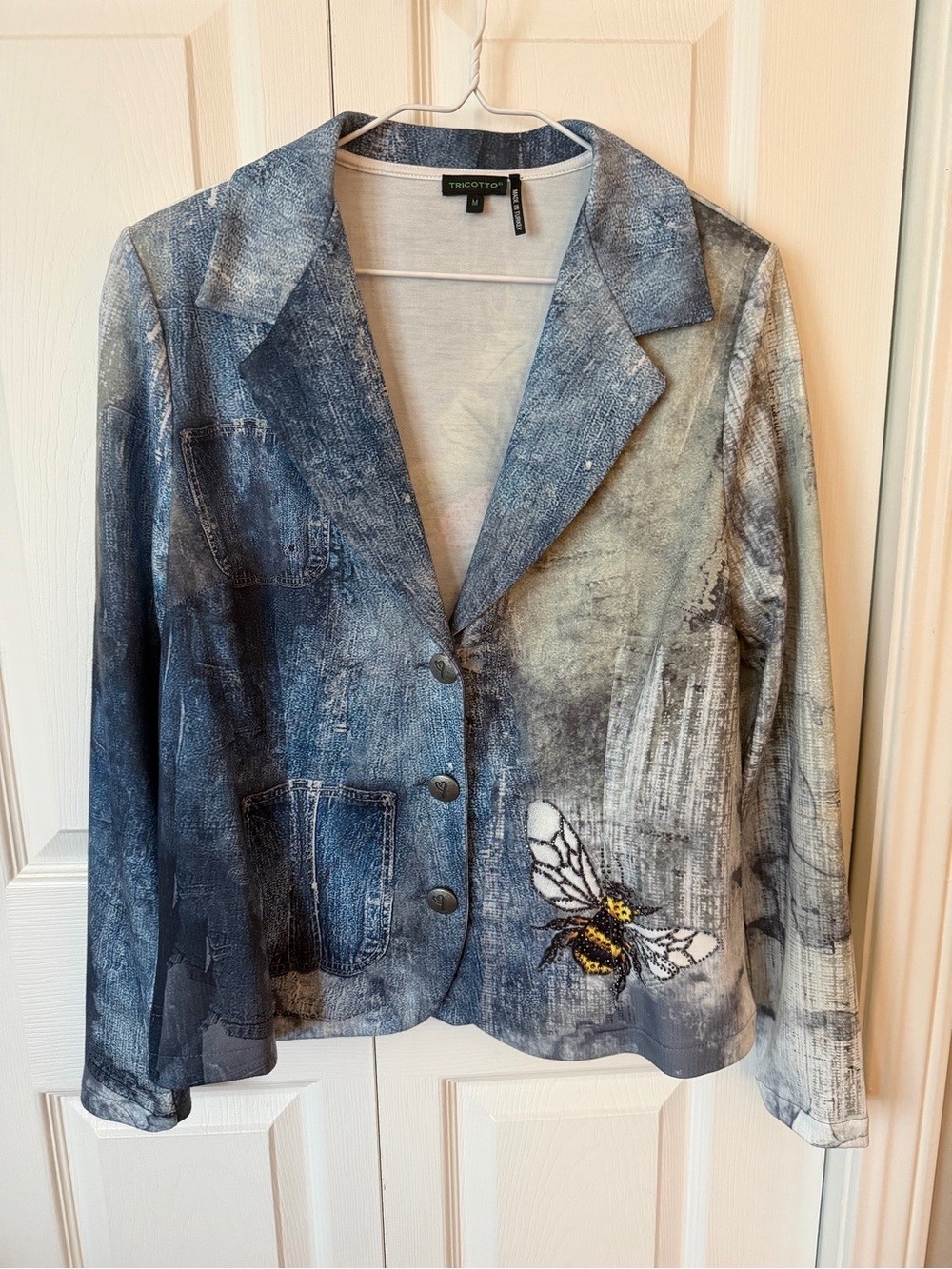 Tricotto Blue-Gray Bee Embroidered Blazer Jacket